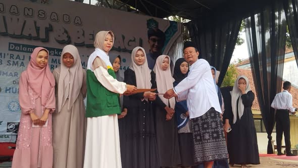 Momentum Isra Mi’raj, Momentum Bersholawat dan Berbagi Manfaat